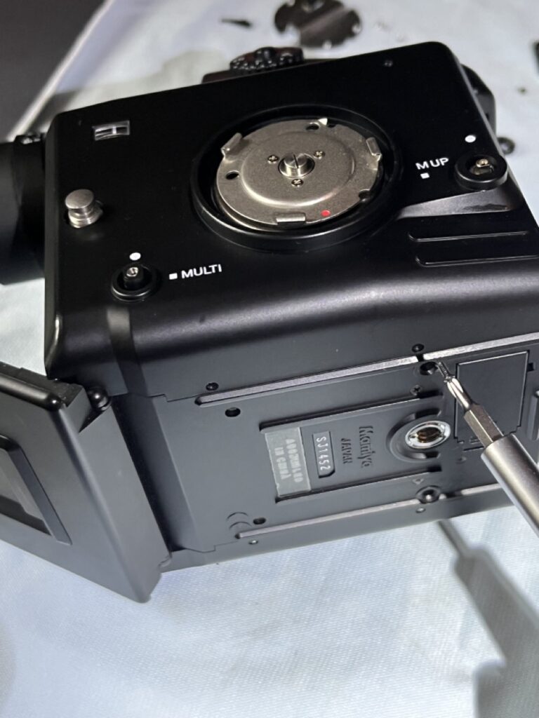 Mamiya 645E - Focus Screen Cleaning